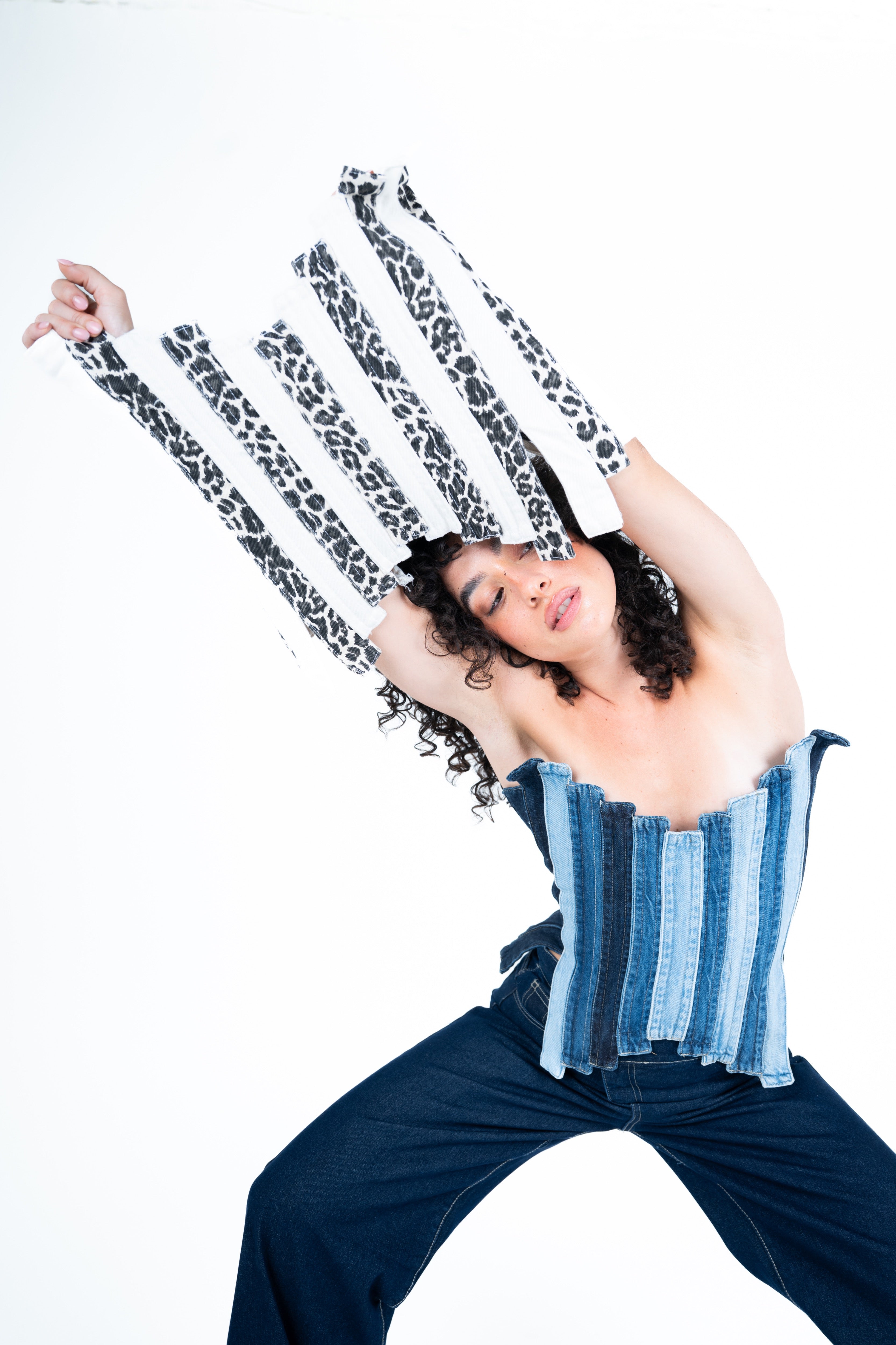 THE V CORSET