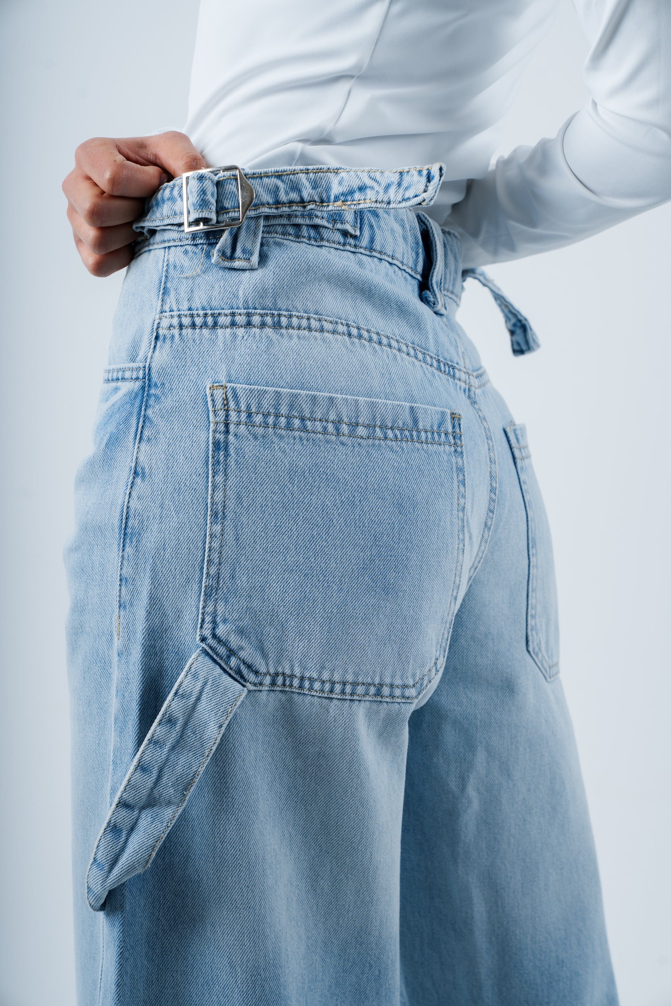 High-Waist Extra Light Wash Skater Jeans