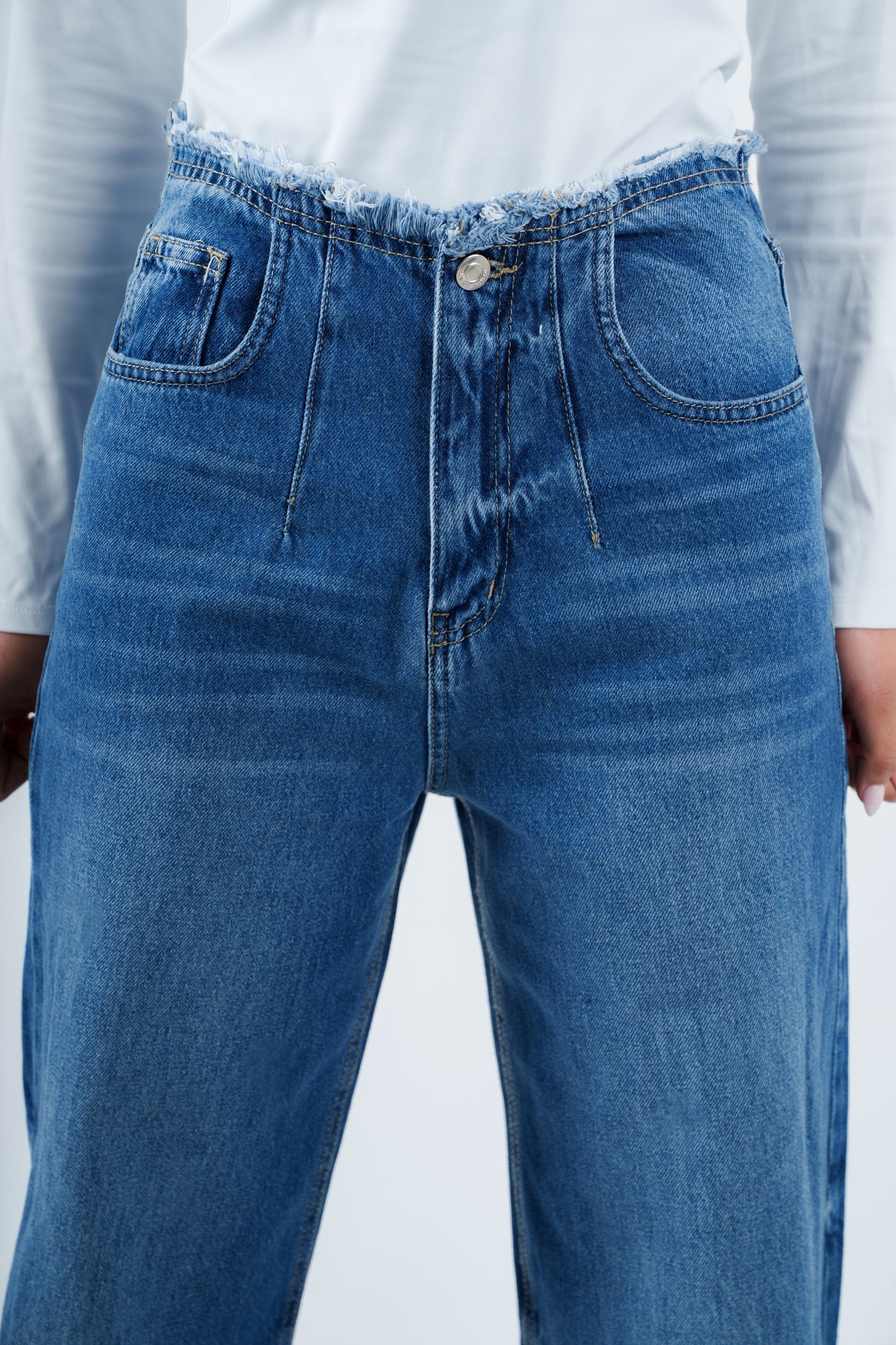 بنطلون جينز بدون خصر وواسع الساق متوسط الغسيل