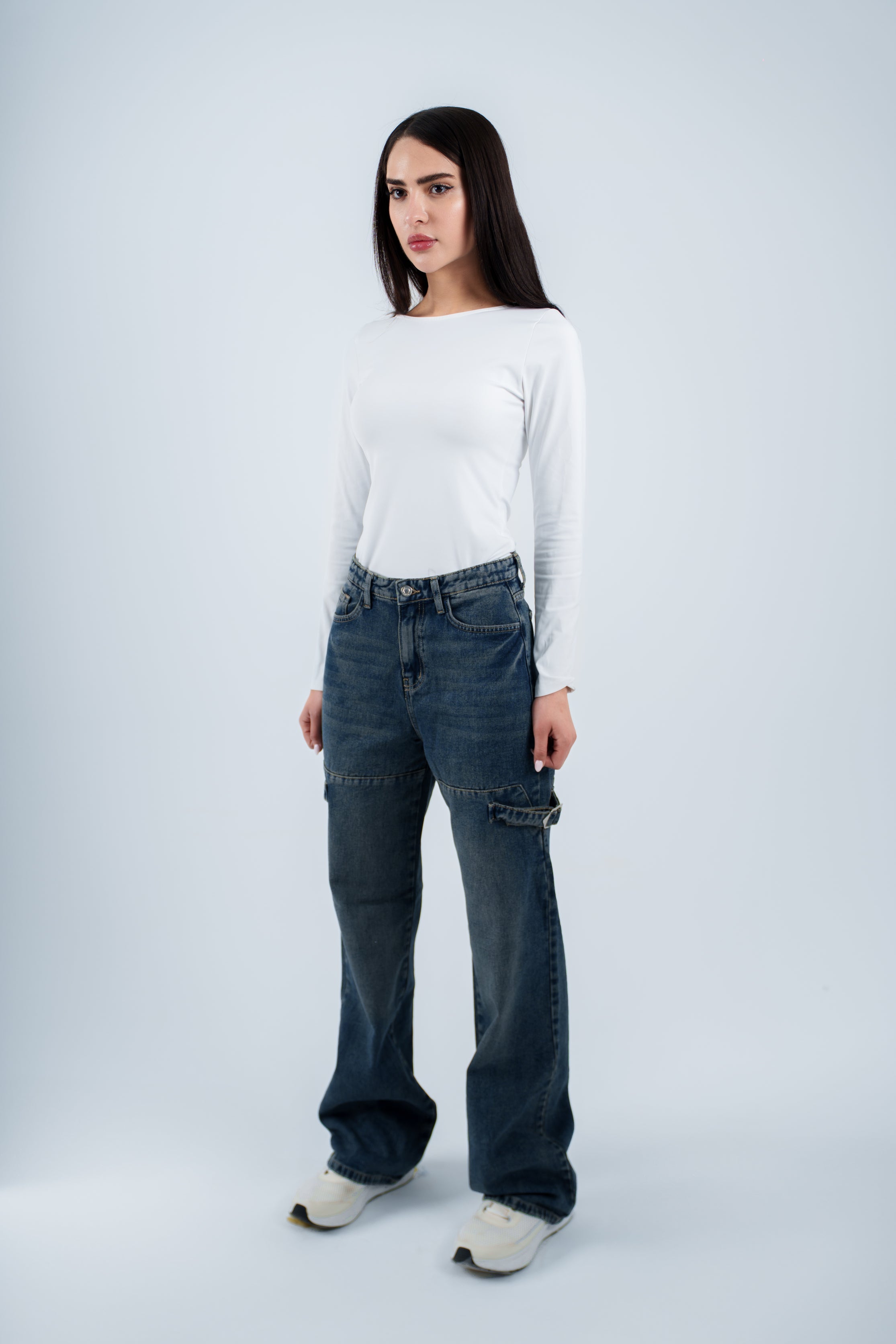 بنطال جينز مستقيم الساق بخصر مرتفع ومغسول بشكل متسخ