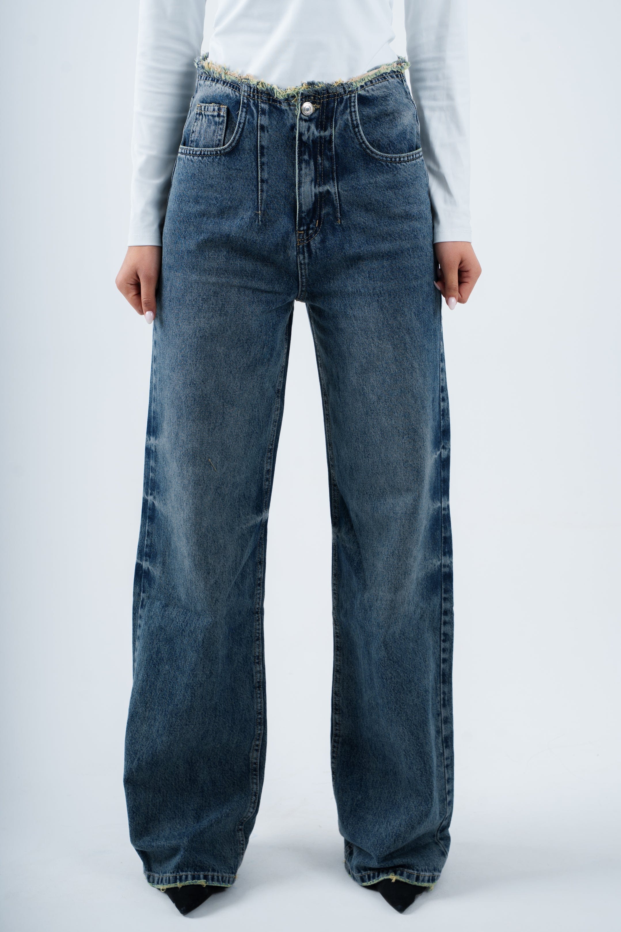 بنطلون جينز بدون خصر وواسع الساق مغسول ومتسخ