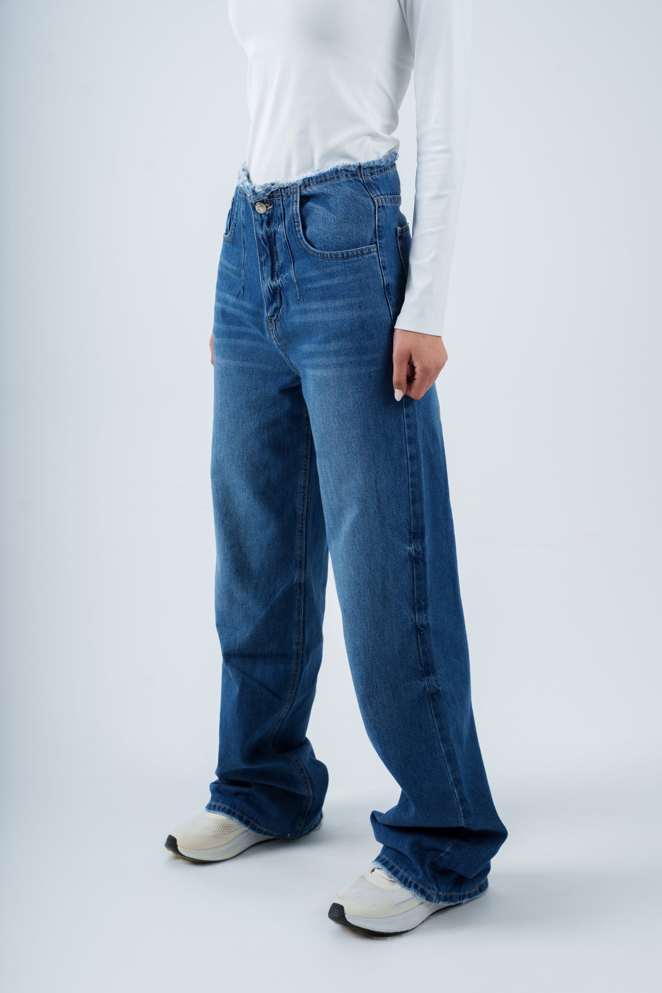 بنطلون جينز بدون خصر وواسع الساق متوسط الغسيل