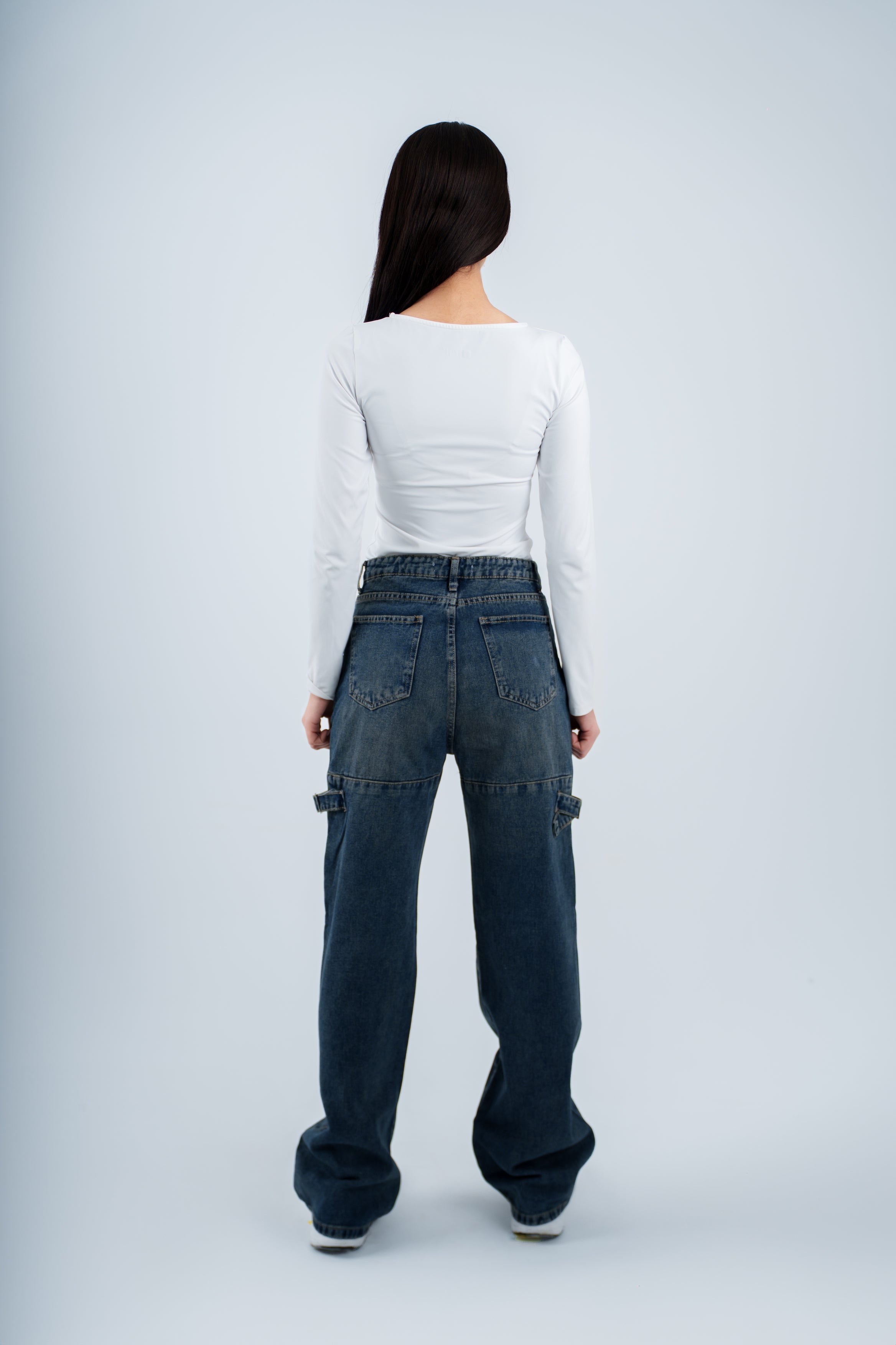 بنطال جينز مستقيم الساق بخصر مرتفع ومغسول بشكل متسخ