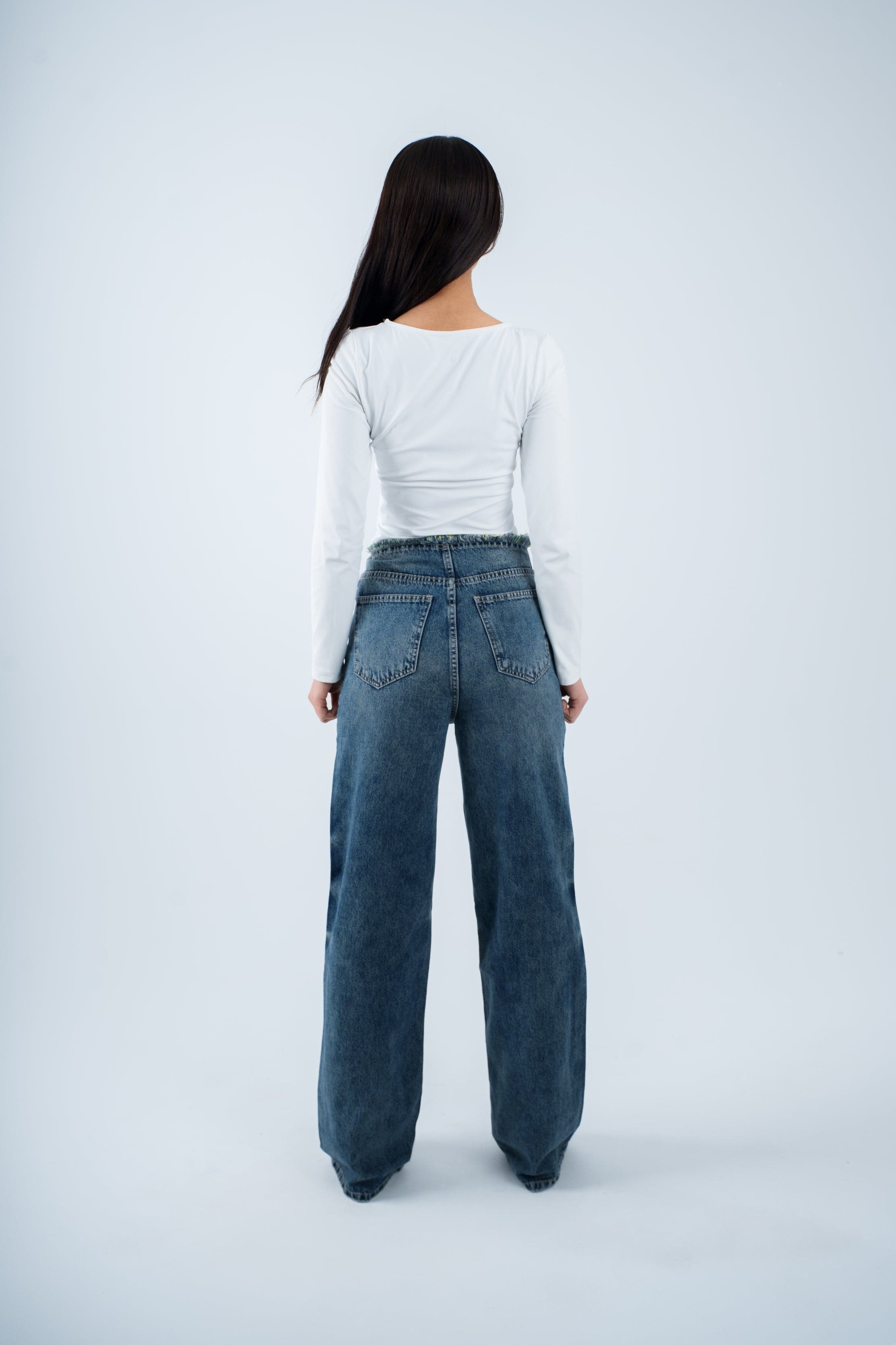 بنطلون جينز بدون خصر وواسع الساق مغسول ومتسخ