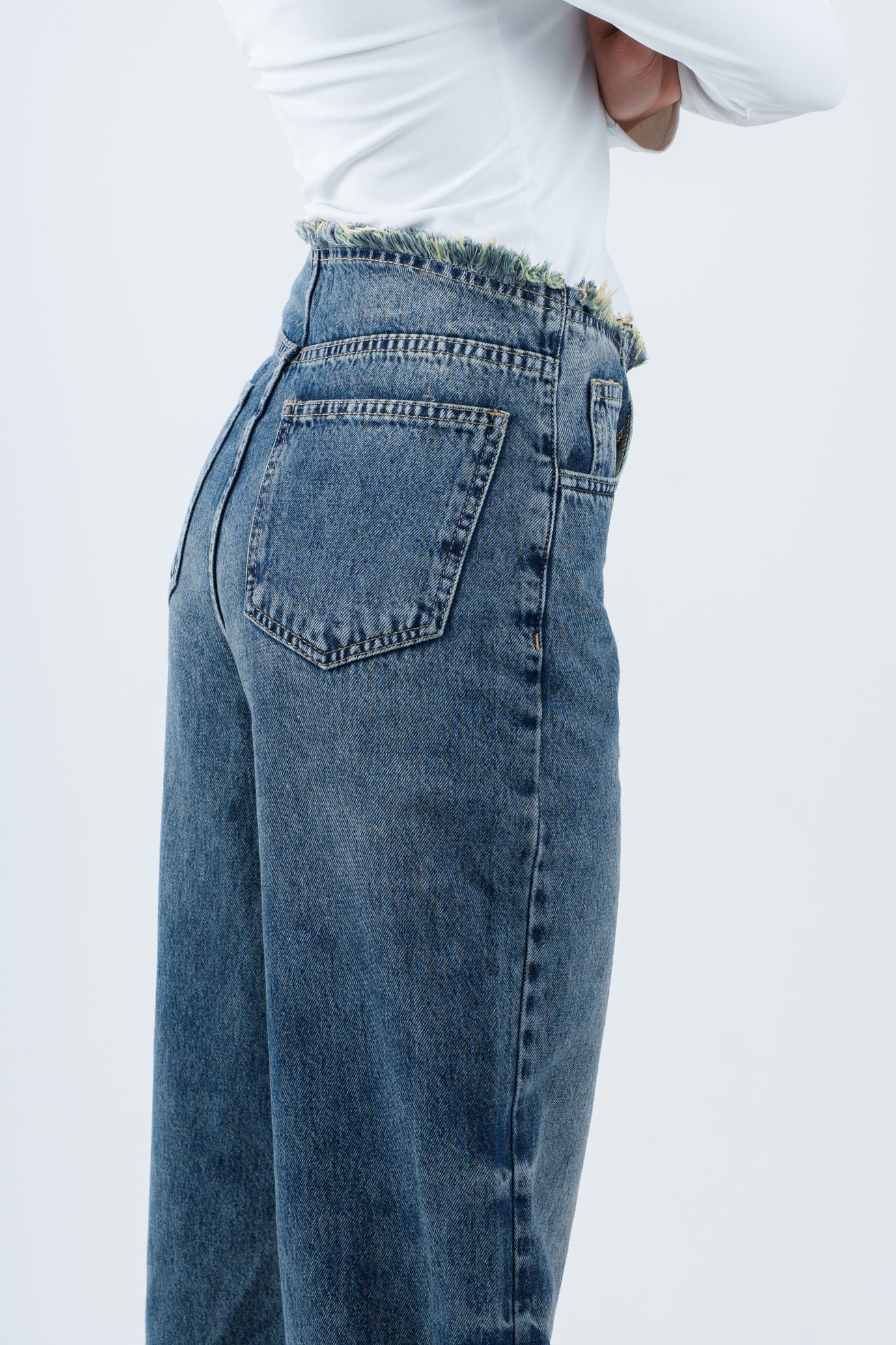 بنطلون جينز بدون خصر وواسع الساق مغسول ومتسخ