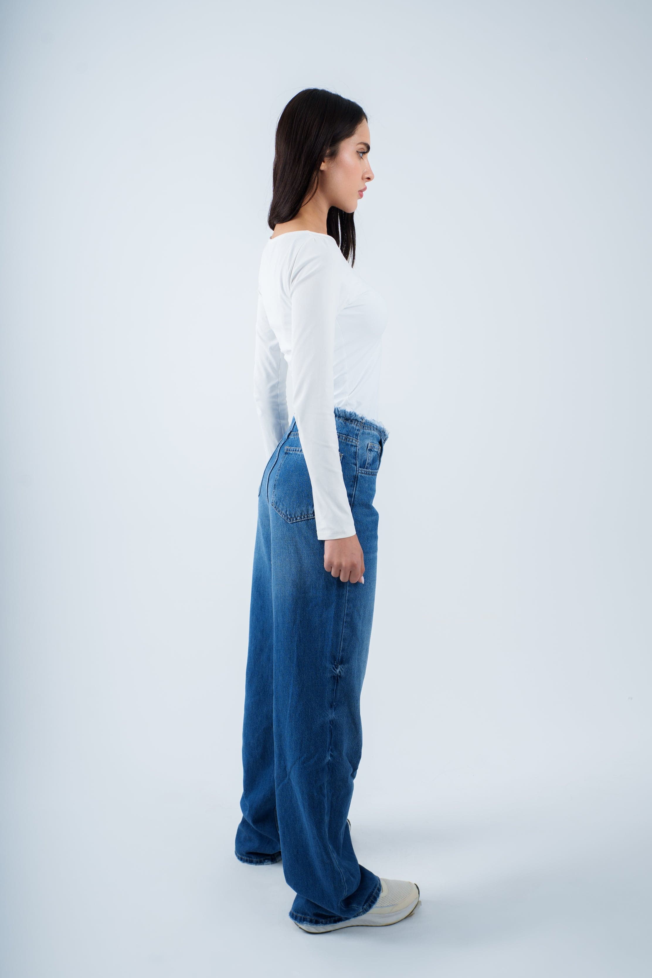 بنطلون جينز بدون خصر وواسع الساق متوسط الغسيل