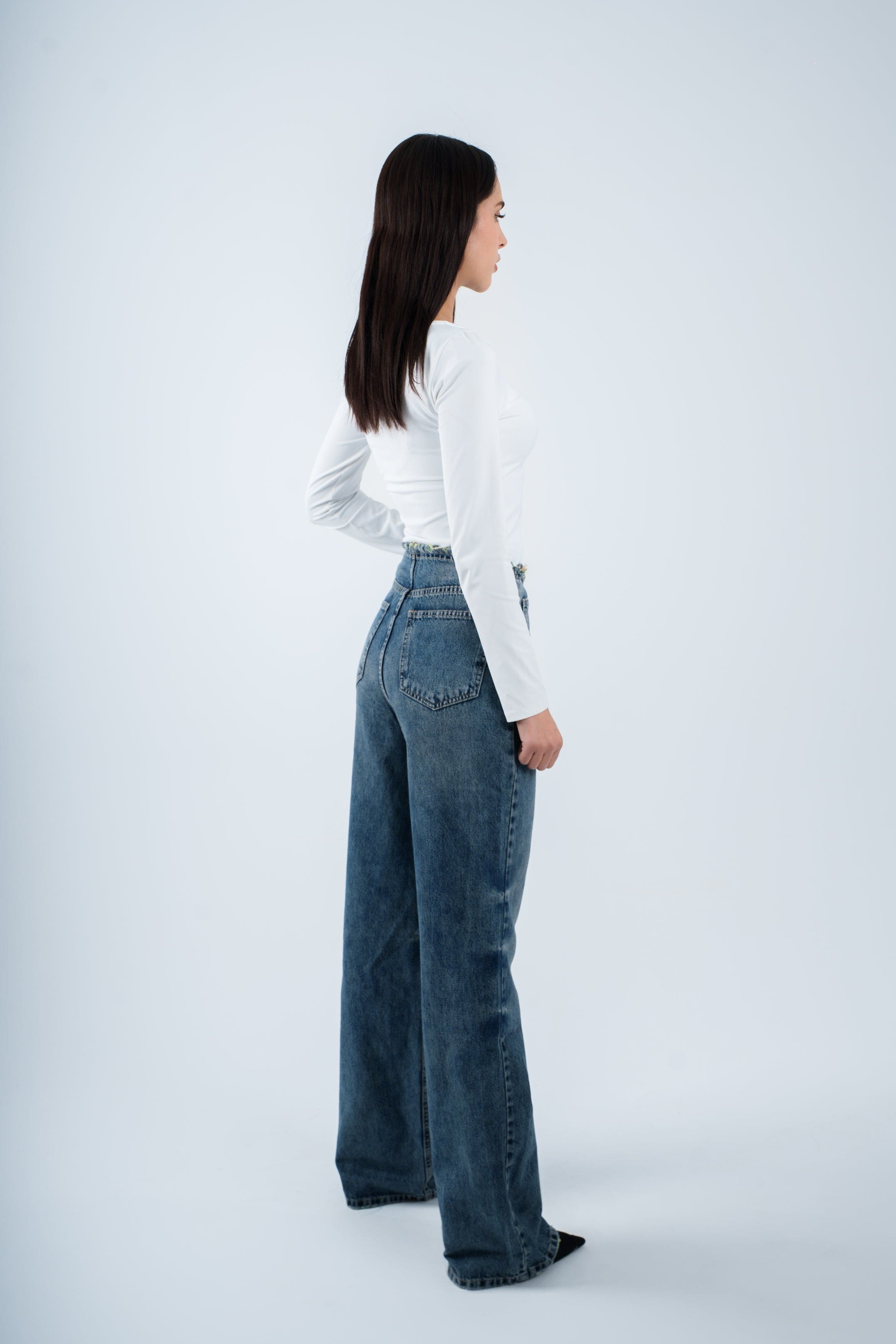 بنطلون جينز بدون خصر وواسع الساق مغسول ومتسخ