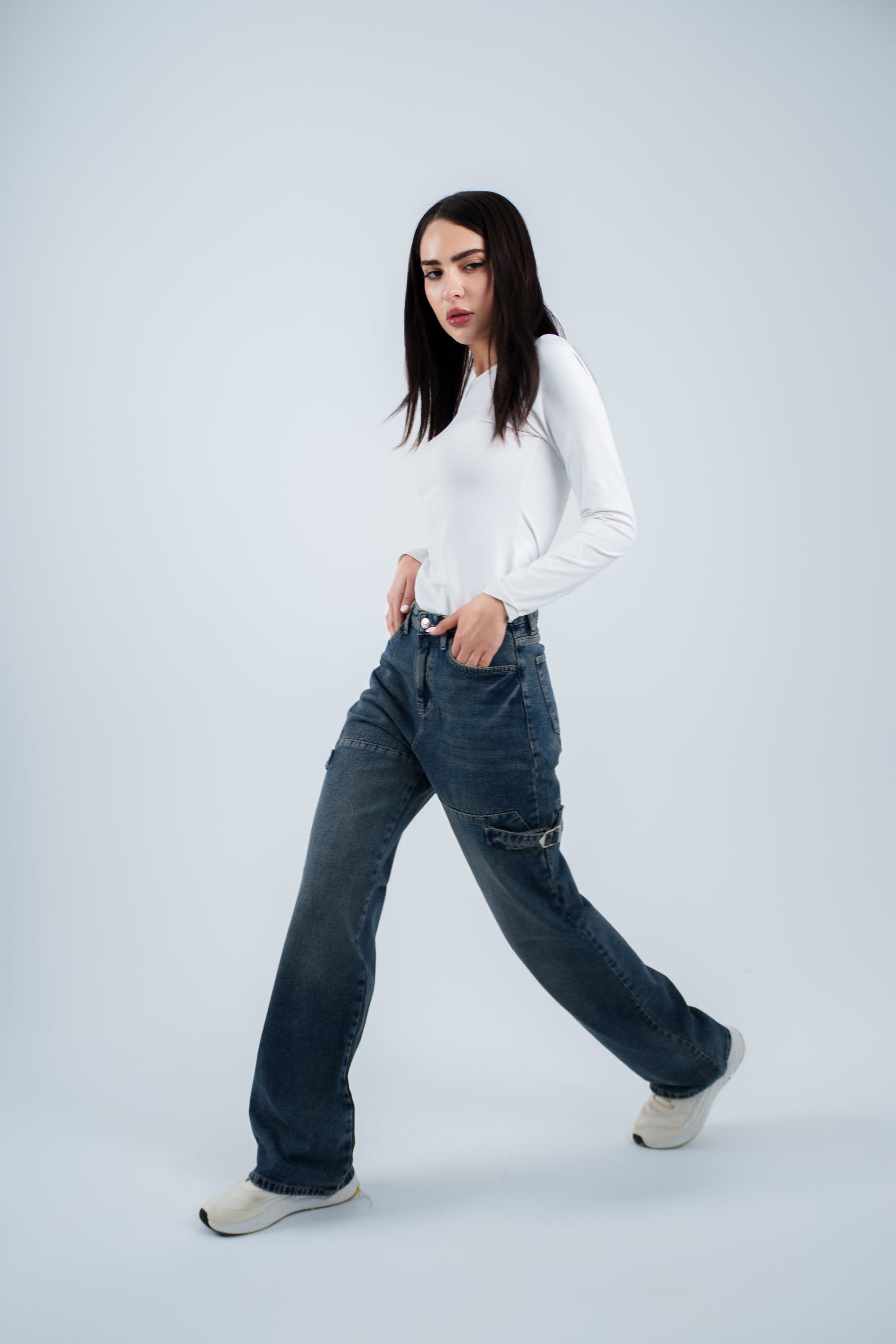 بنطال جينز مستقيم الساق بخصر مرتفع ومغسول بشكل متسخ