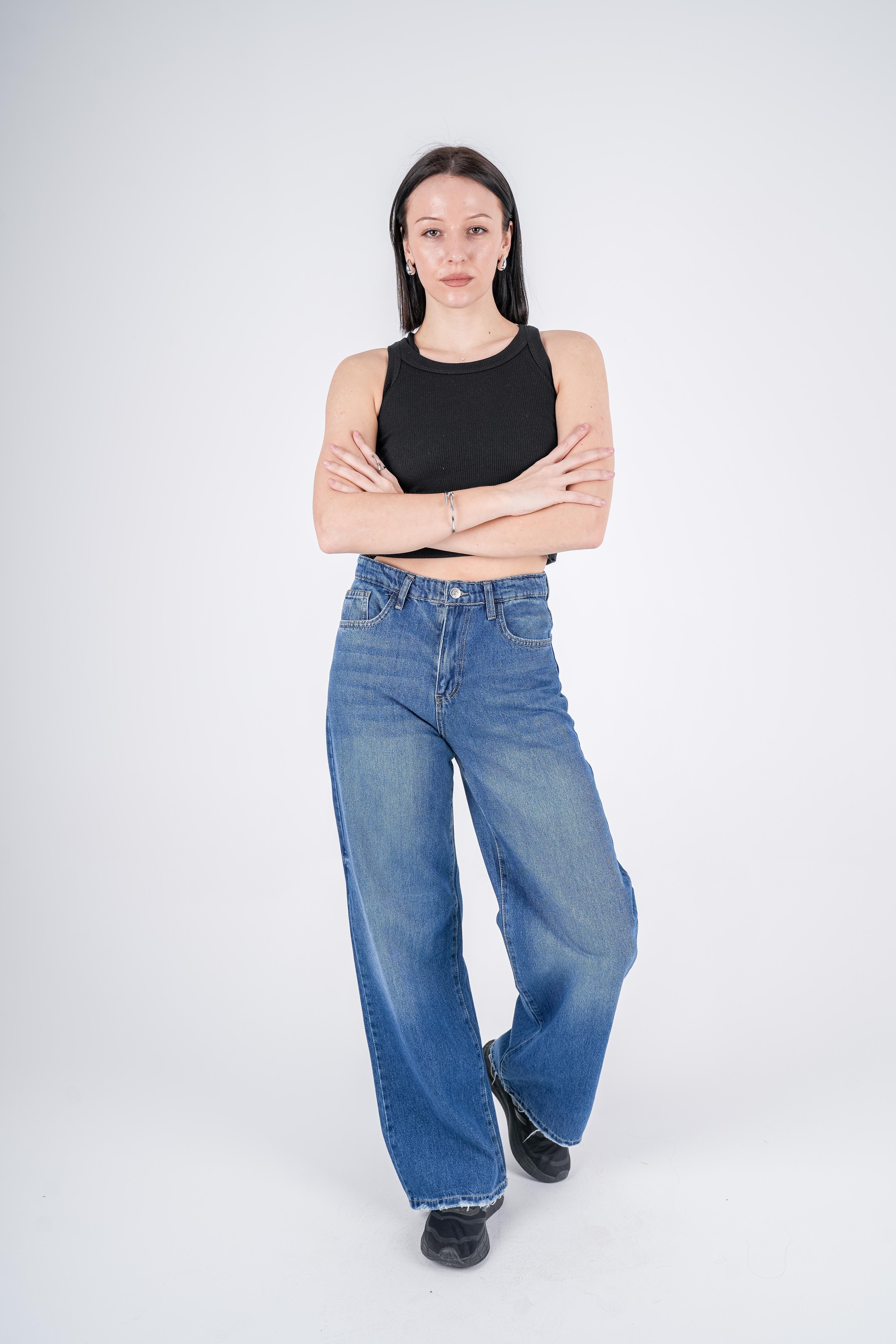 بنطال جينز واسع الساق وخصر مرتفع باللون الأزرق الداكن