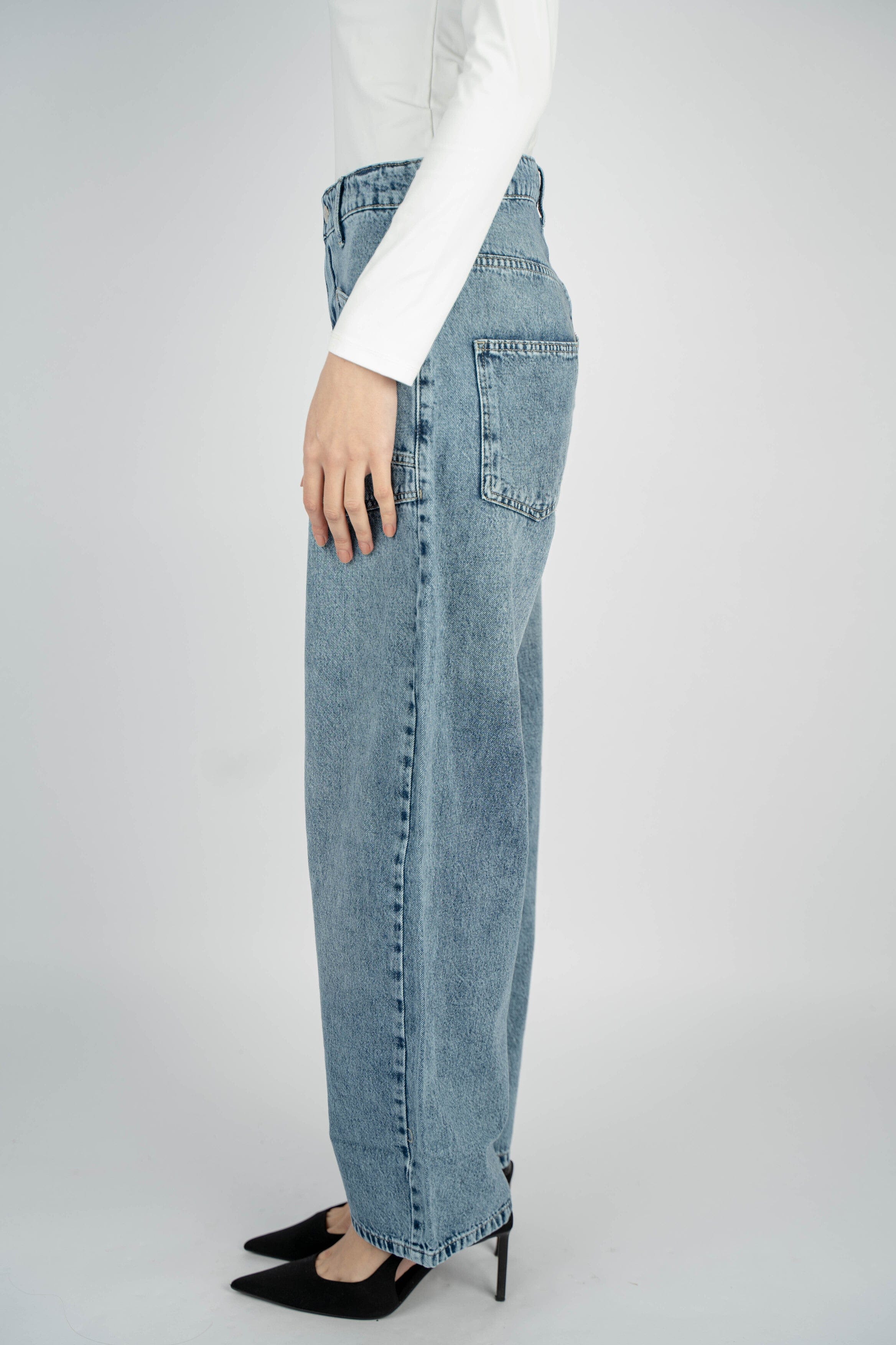 High-waisted Straight Leg Multi Pocket Medium Wash