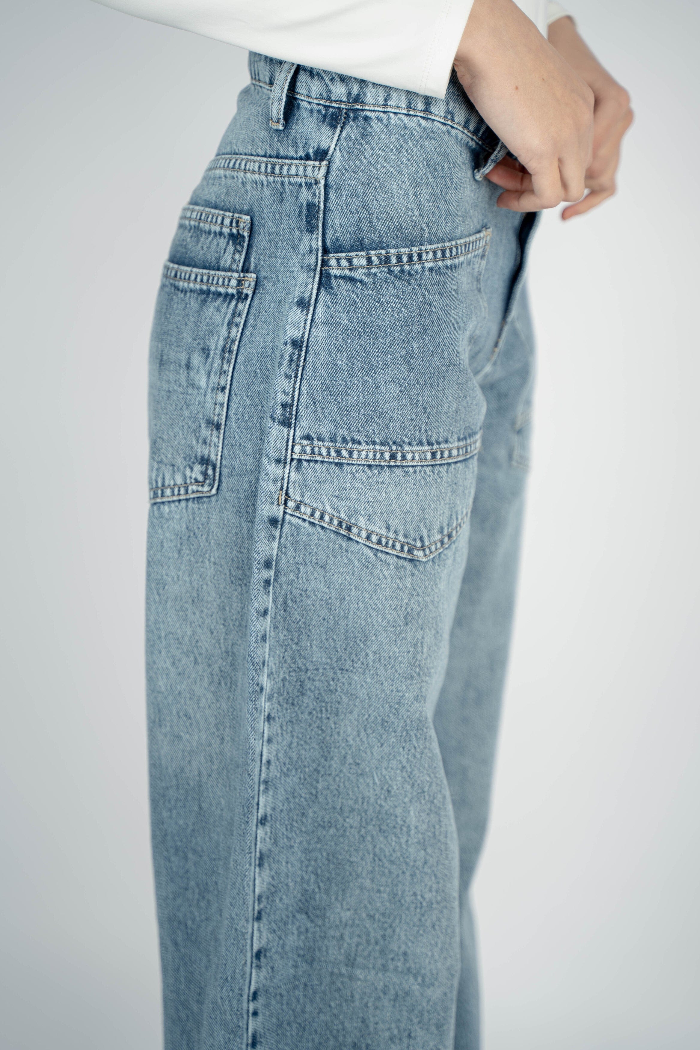 High-waisted Straight Leg Multi Pocket Medium Wash