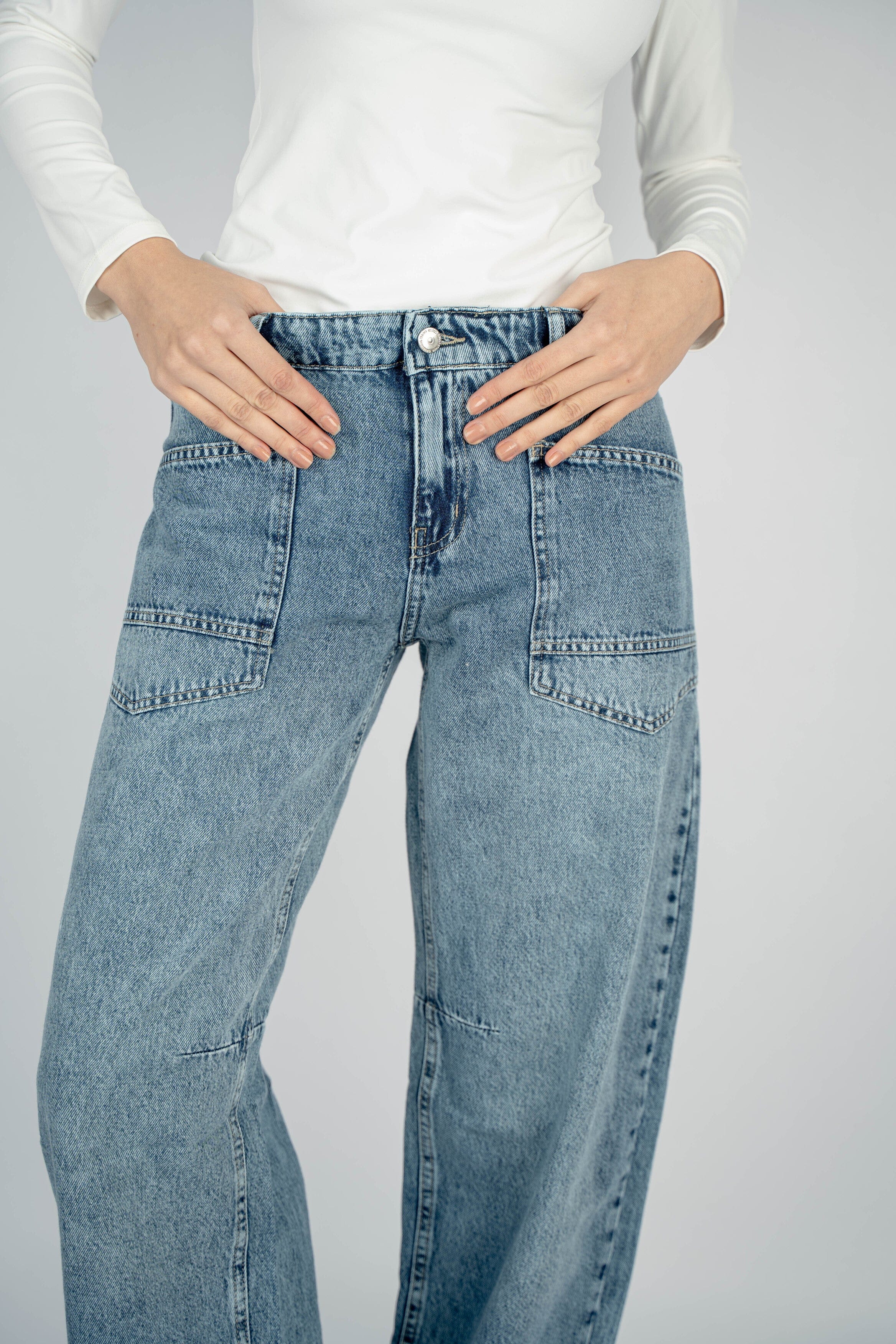 High-waisted Straight Leg Multi Pocket Medium Wash