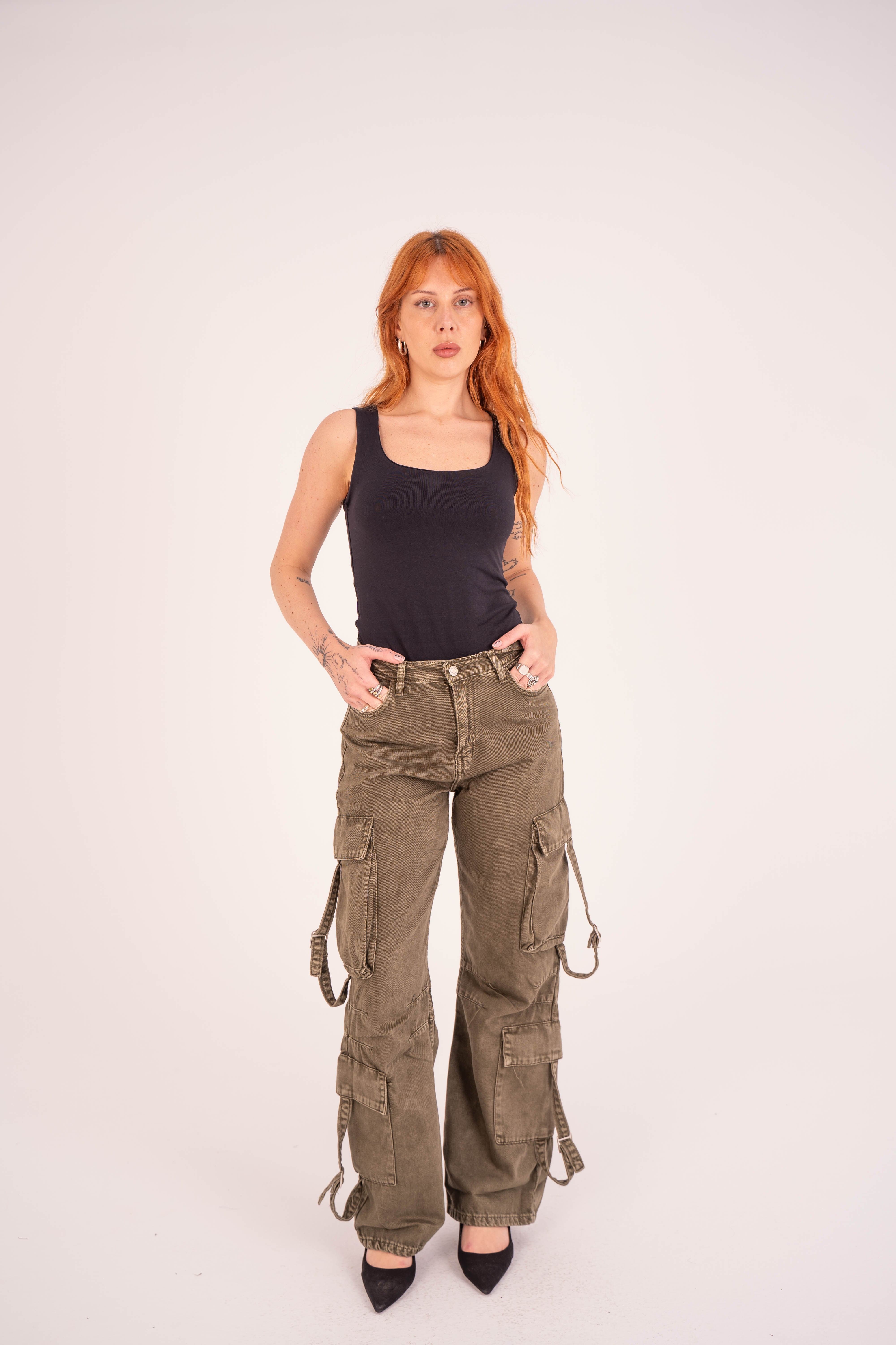 بنطال جينز كارغو عالي الخصر من حجر الزيتون