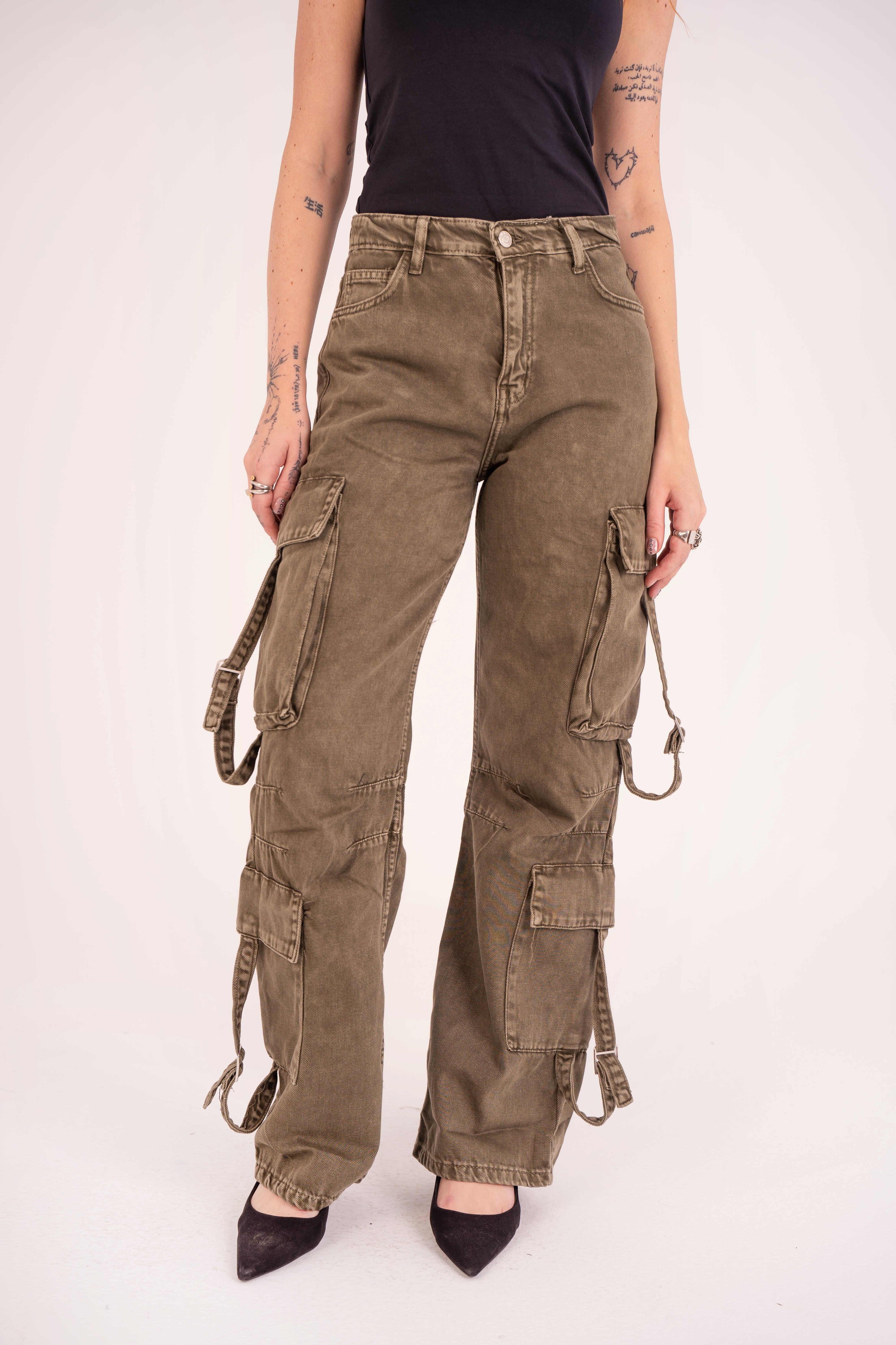 بنطال جينز كارغو عالي الخصر من حجر الزيتون