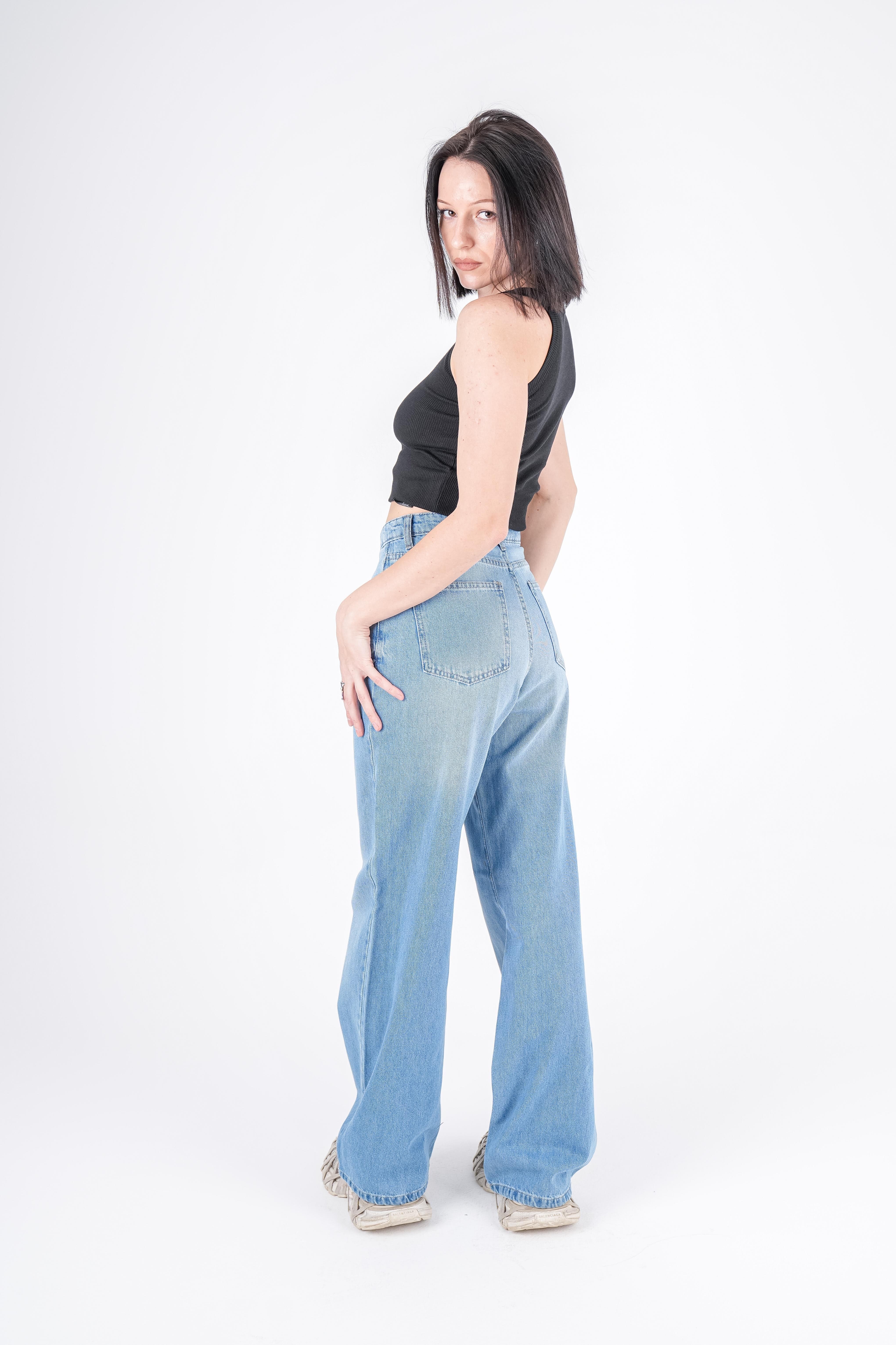 بنطال جينز واسع الساق بخصر مرتفع وغسيل خفيف