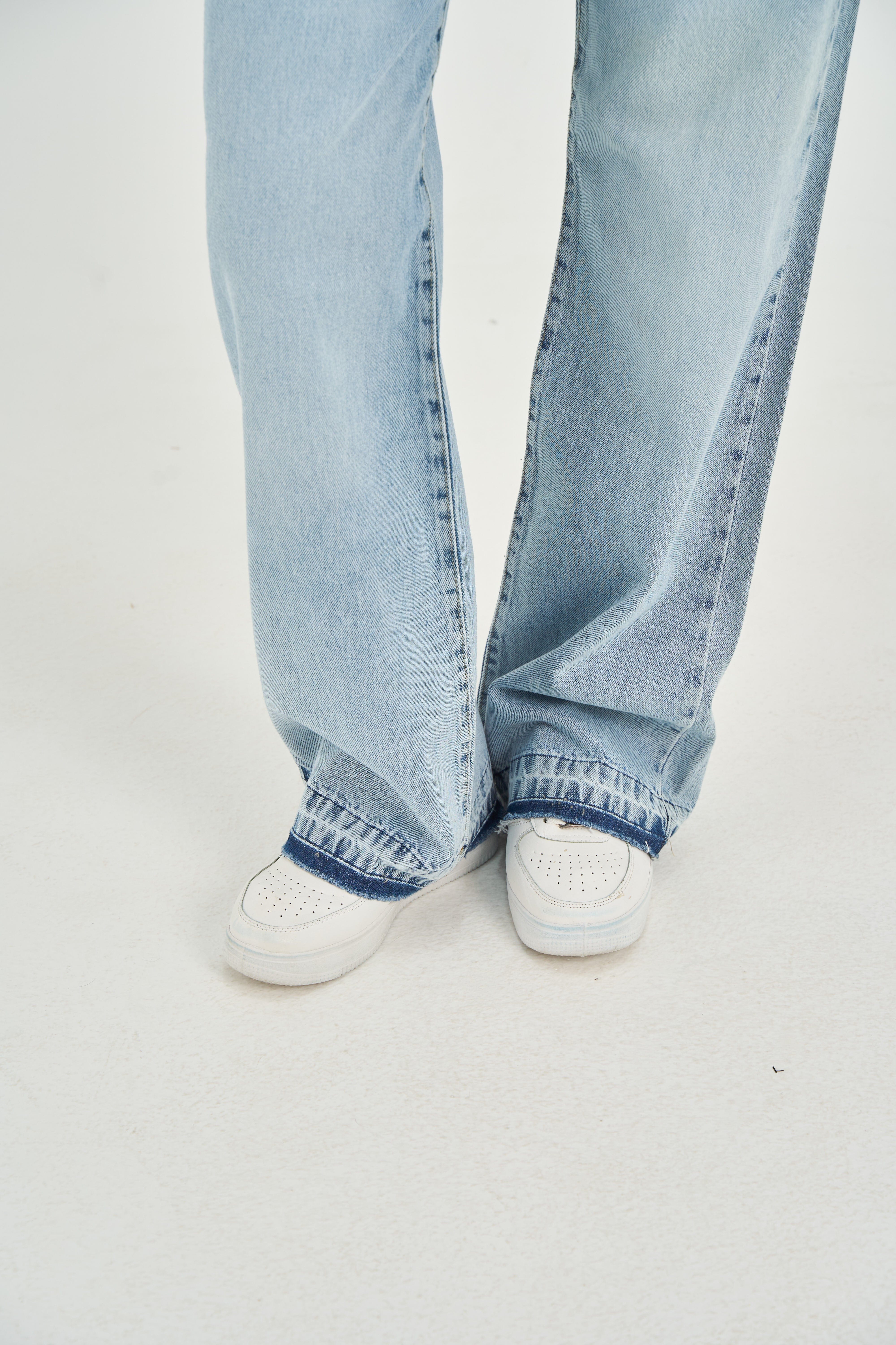 بنطال جينز مستقيم الساق بخصر مرتفع وغسيل خفيف