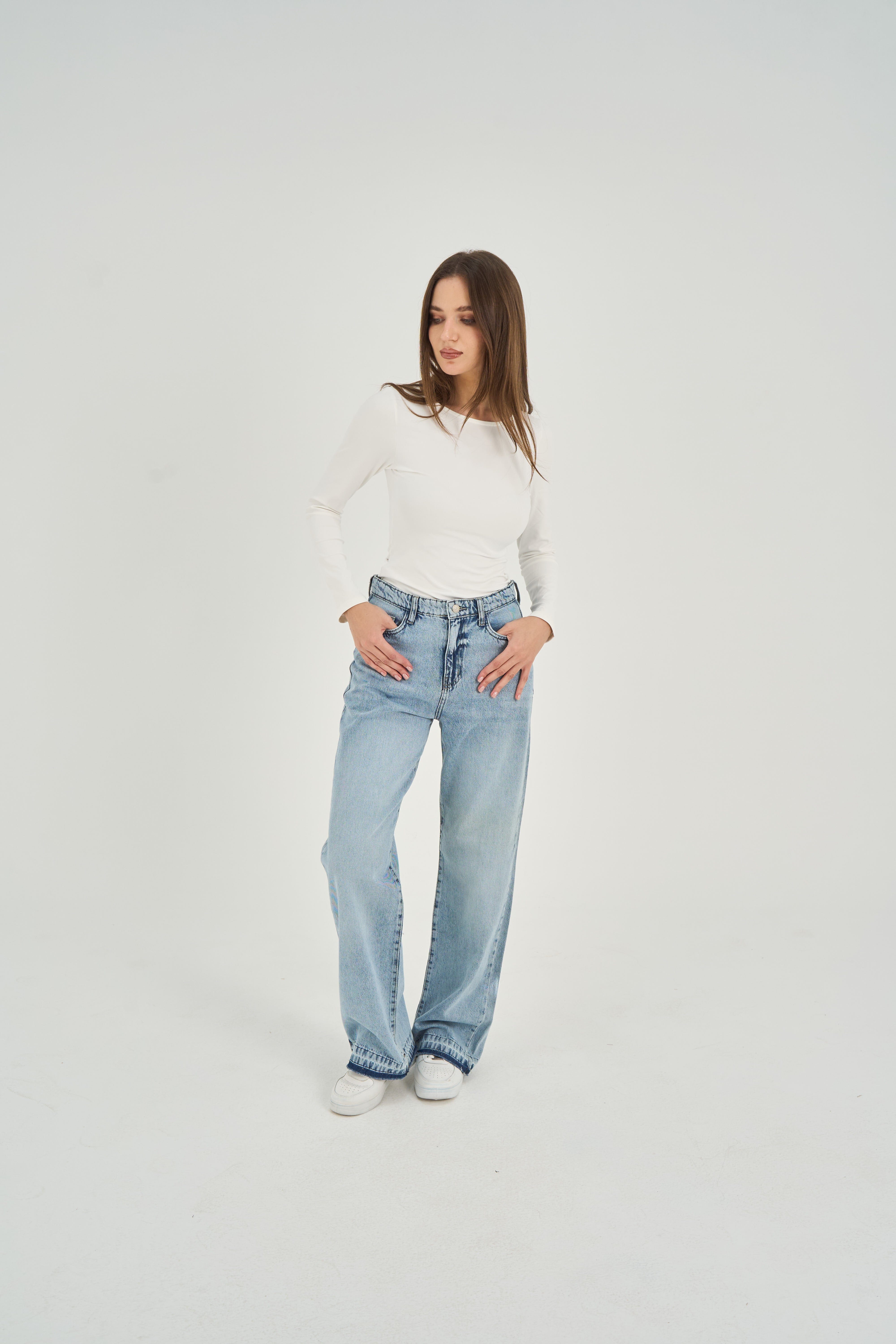 بنطال جينز مستقيم الساق بخصر مرتفع وغسيل خفيف