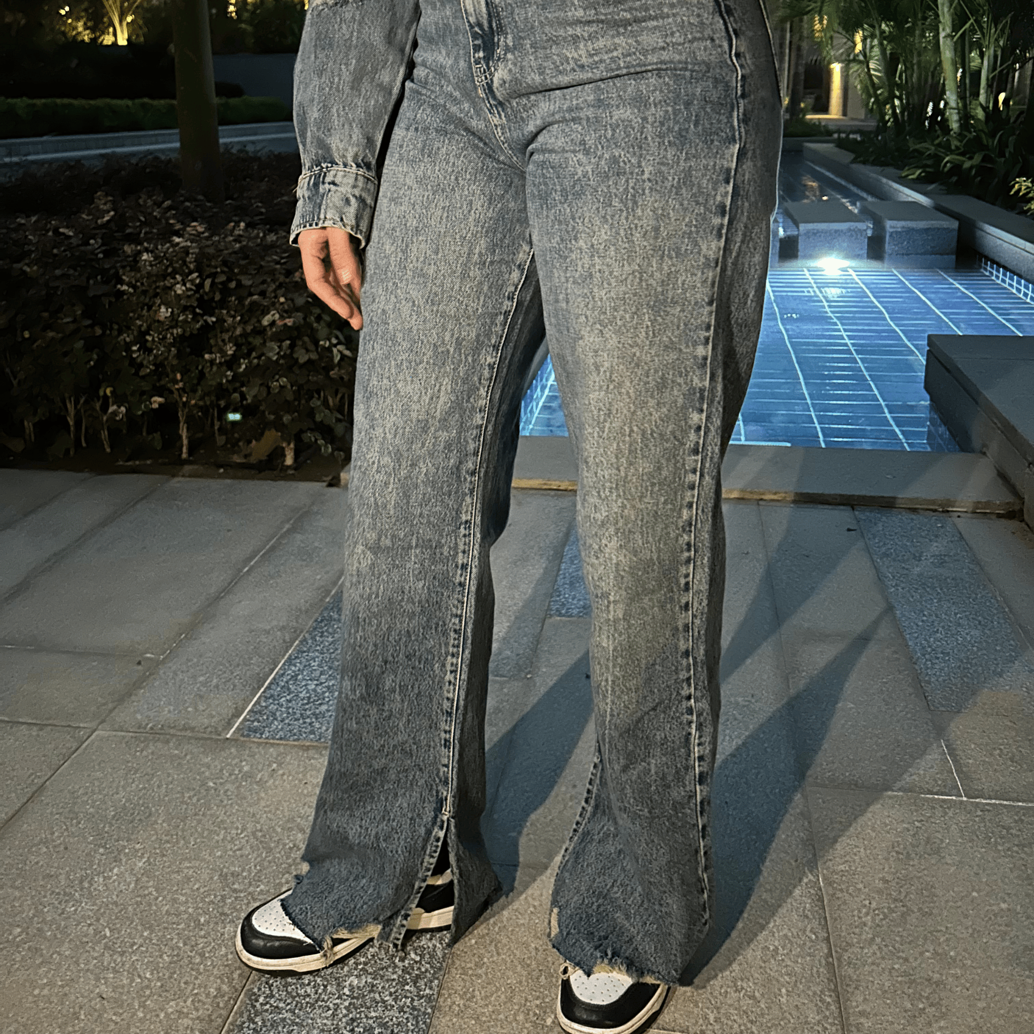 Straight-leg Jeans with a small slit