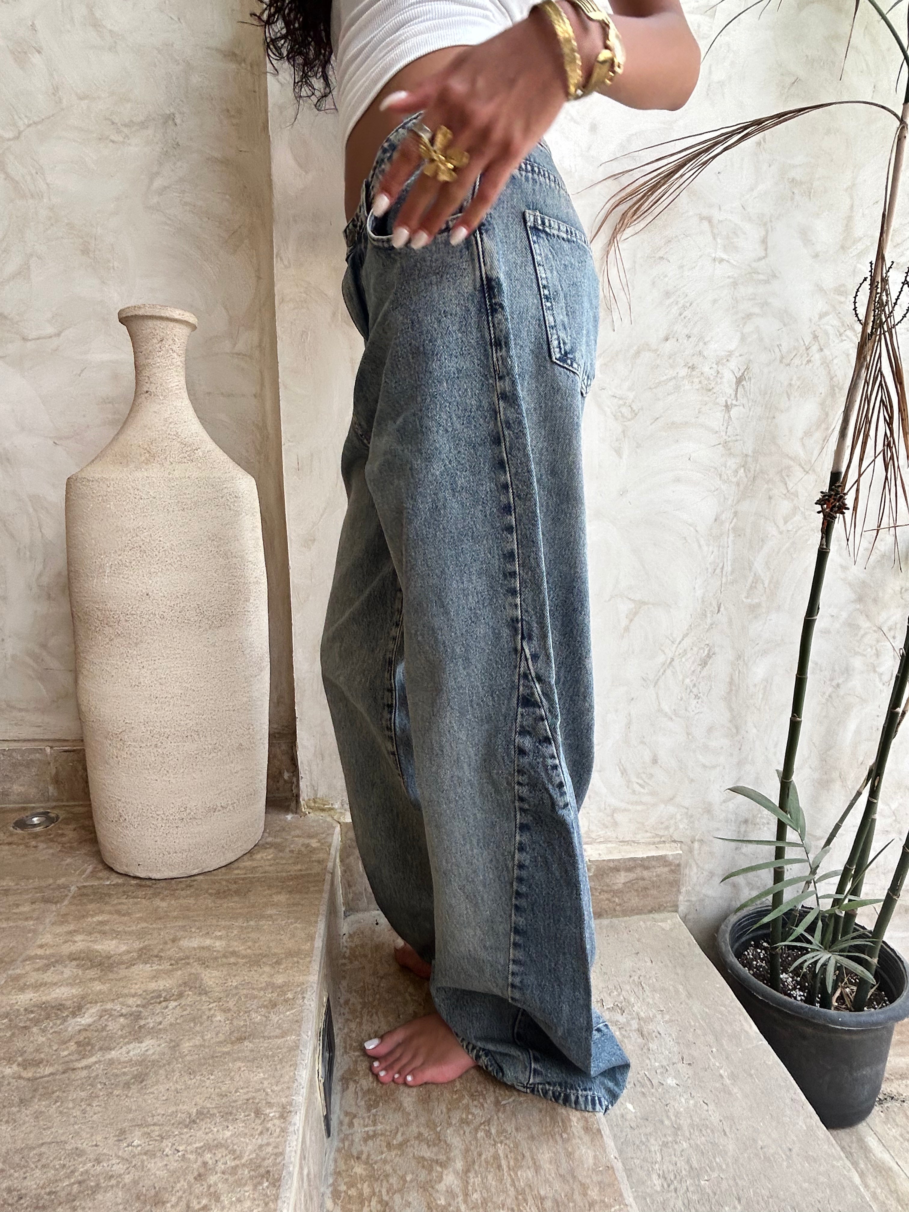 Wide Leg - Dark color with dark slit
