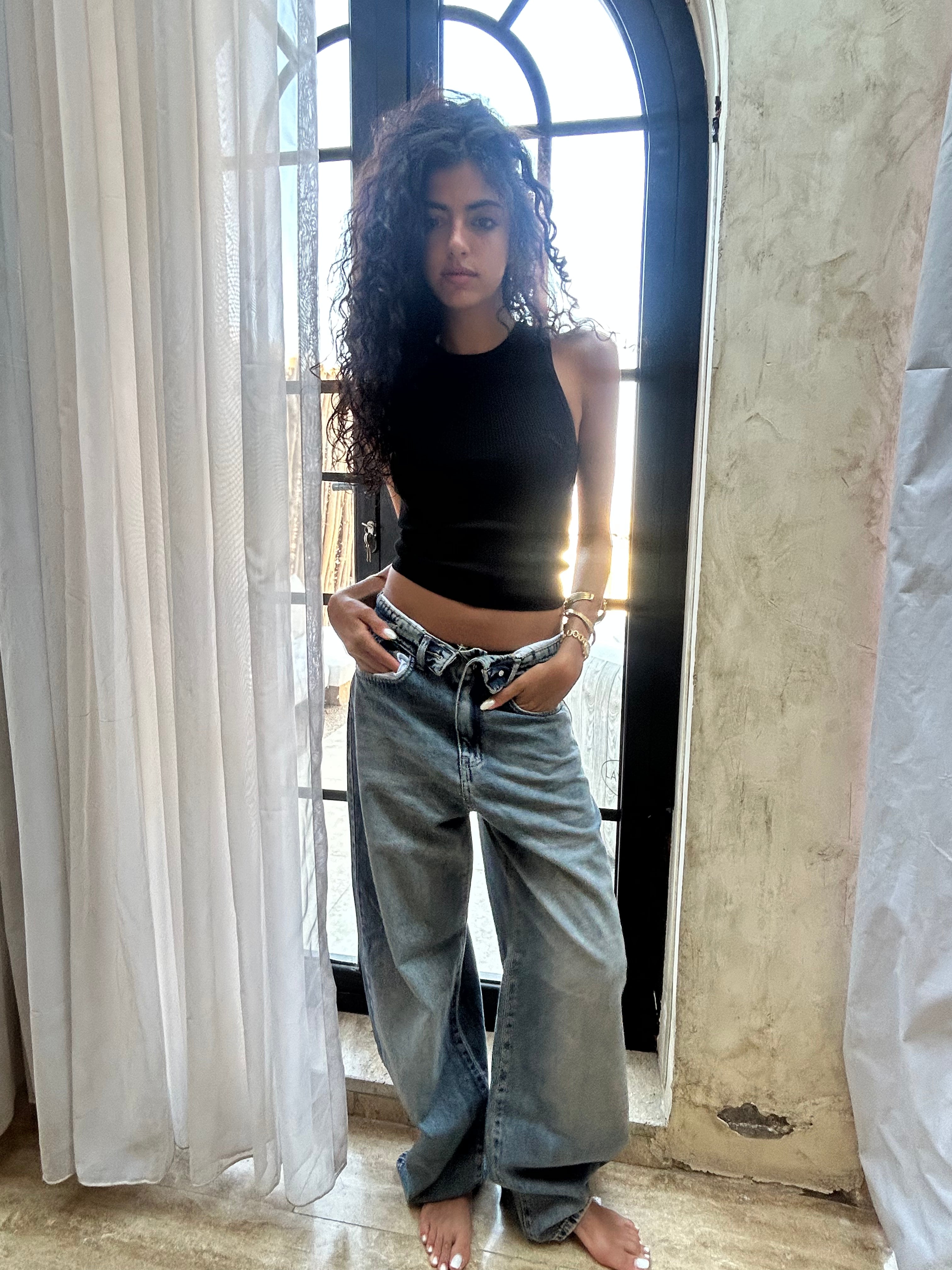 Reversed waist washed jeans - medium waist