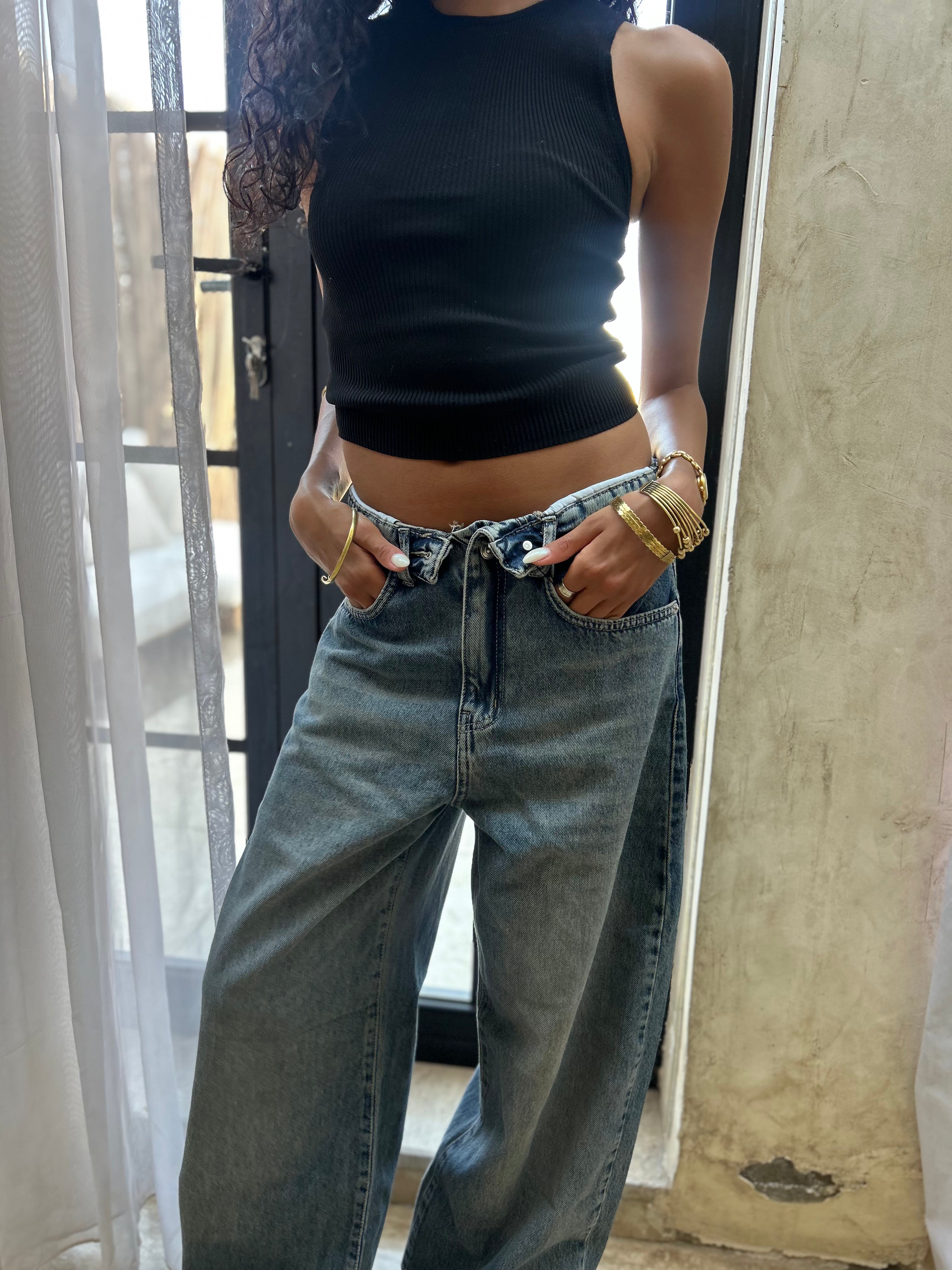 Reversed waist washed jeans - medium waist